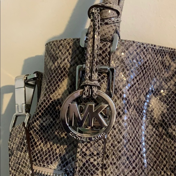 Michael Kors Handbag - Picture 4 of 8